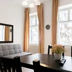 2 Pleasant Flats - Perfect For Long Stays