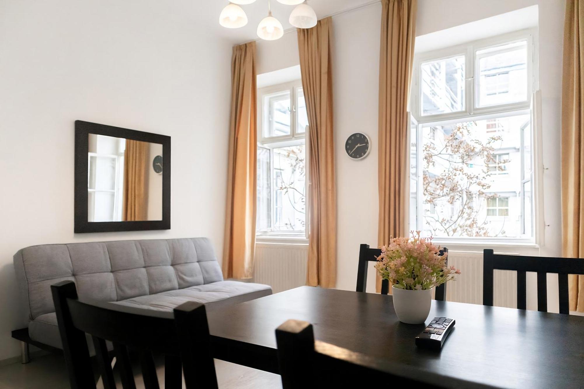2 Pleasant Flats - Perfect For Long *