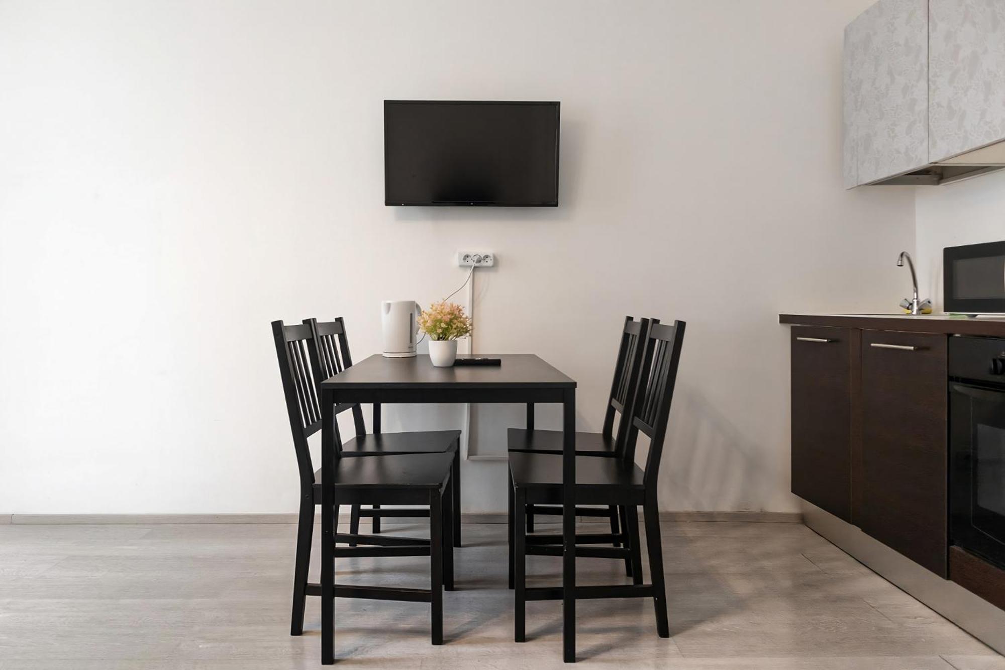2 Pleasant Flats - Perfect For Long *