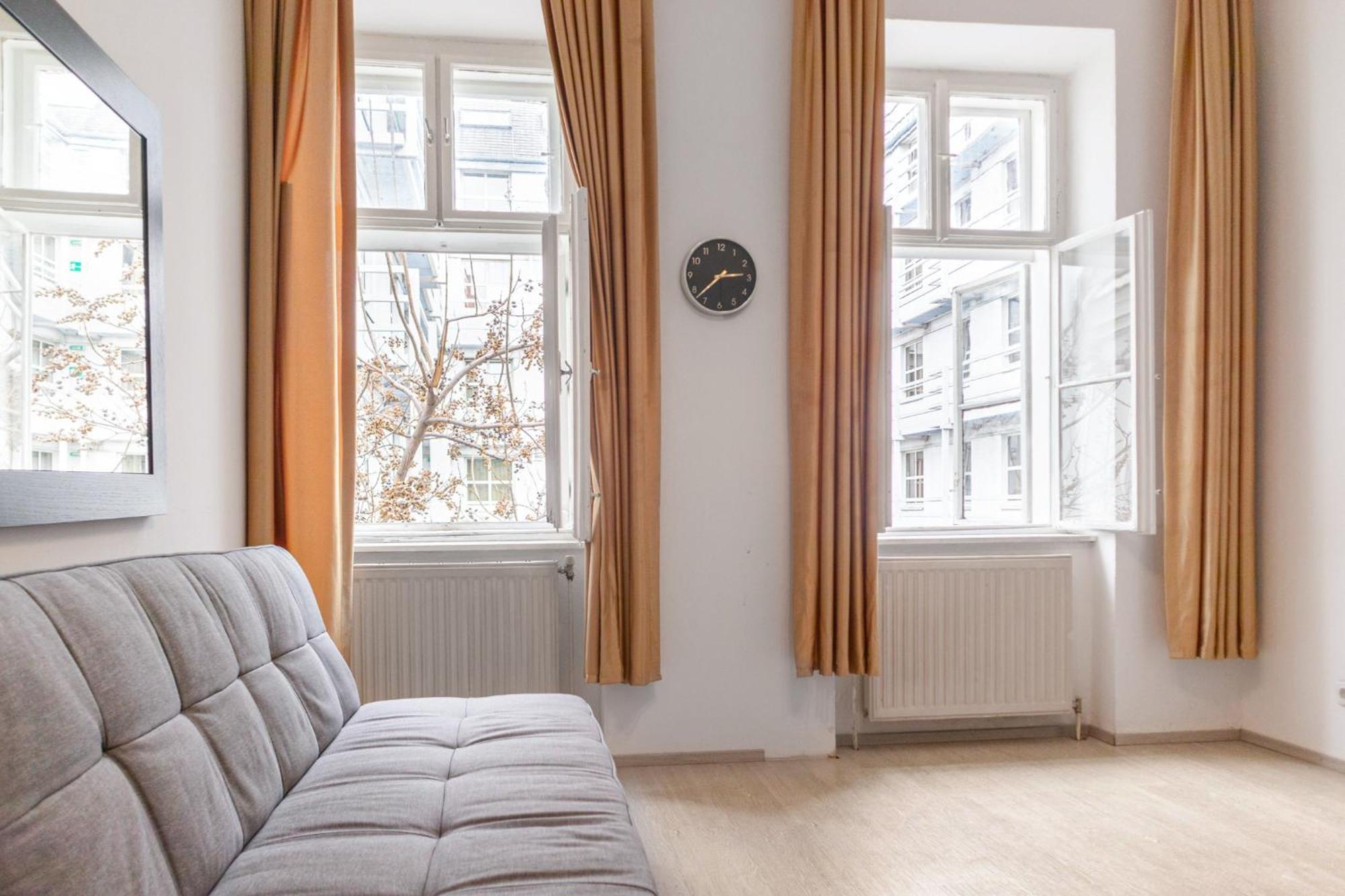 2 Pleasant Flats - Perfect For Long