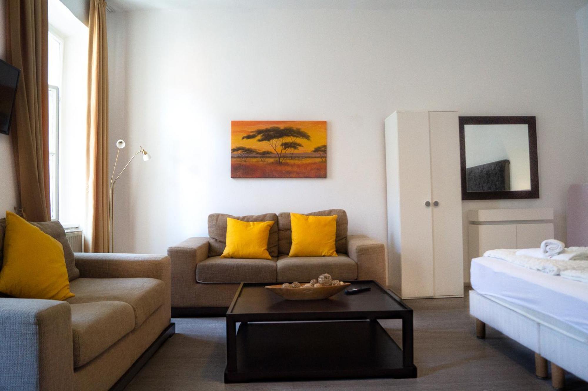 2 Pleasant Flats - Perfect For Long