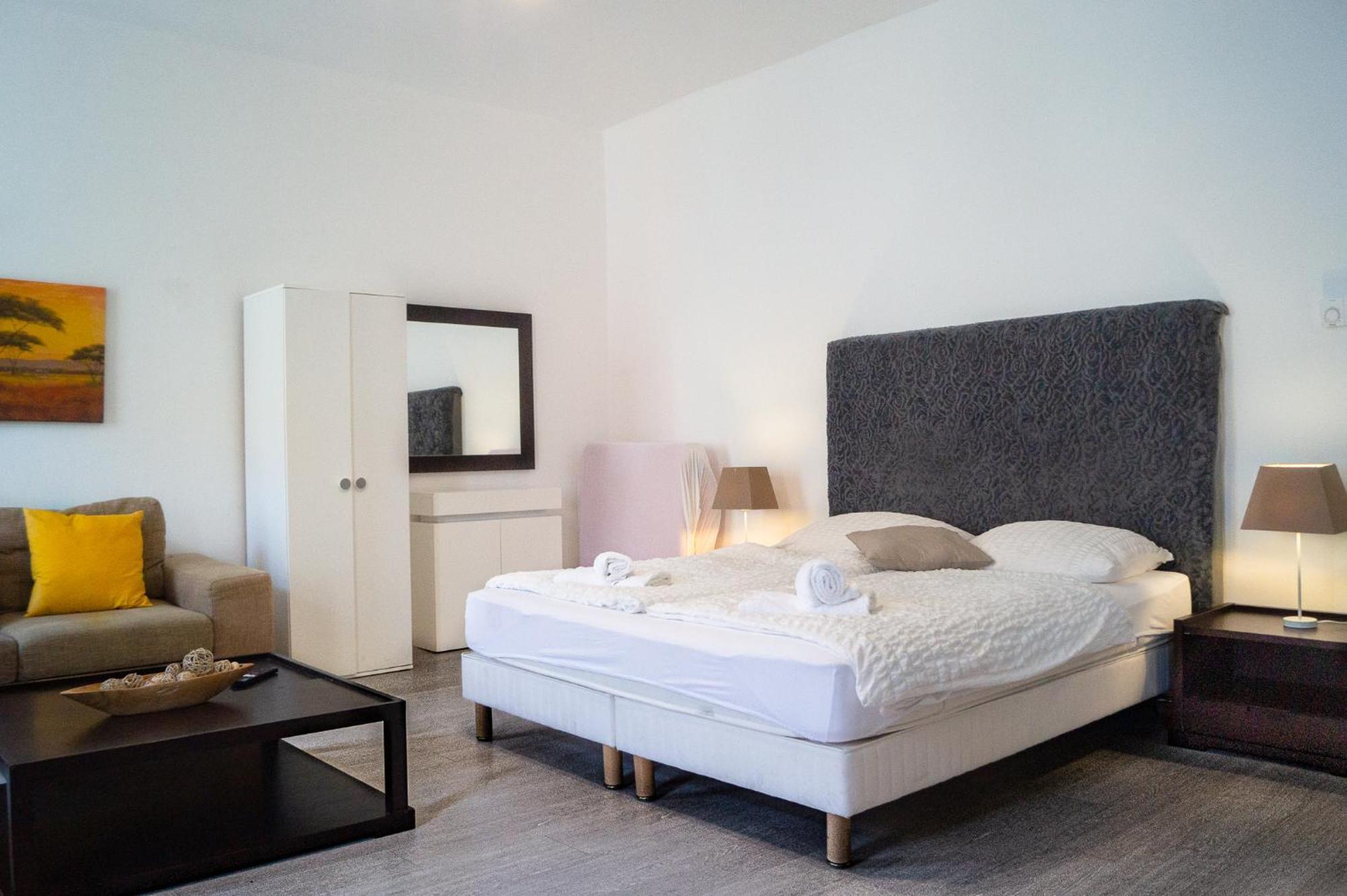 2 Pleasant Flats - Perfect For Long Apartment *