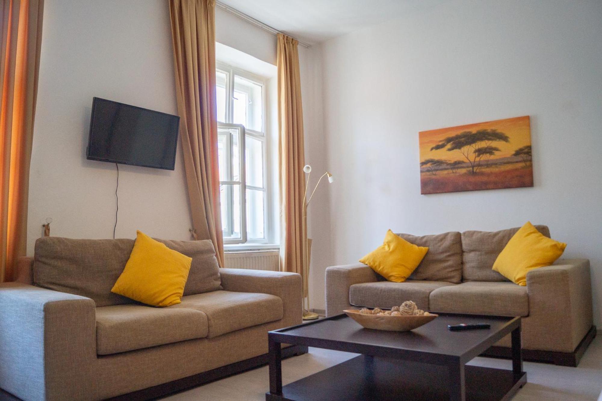 2 Pleasant Flats - Perfect For Long *
