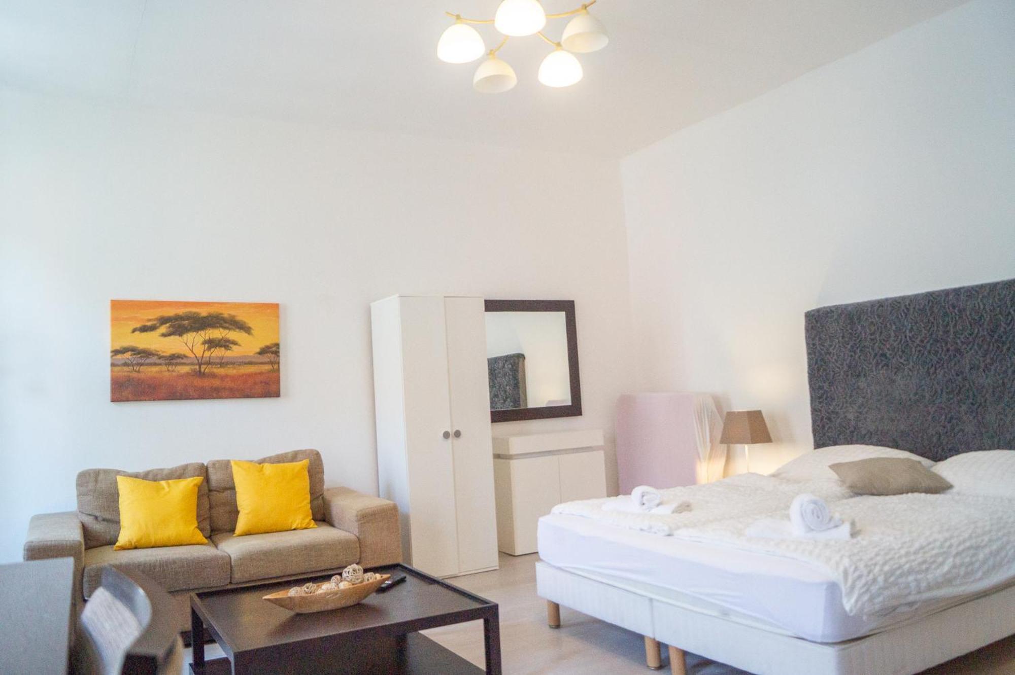 2 Pleasant Flats - Perfect For Long Apartment *